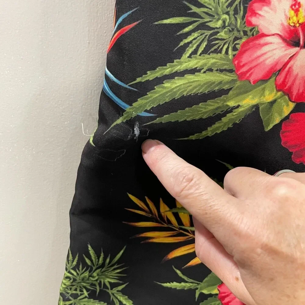 LRG Lifted Research Group Mens M Pin Up Girl Skull Floral Print Board Short READ